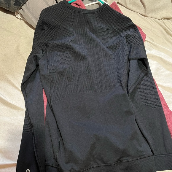 Black lululemon thick shirt - Picture 2 of 2